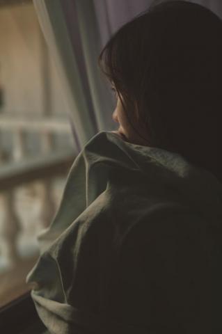 Hq Alone Girl Pictures Image