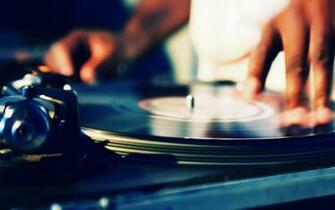 Turntable Clock Mac Wallpaper
