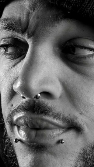 Wallpaper Travie Mccoy Piercing Hat Bristle Look