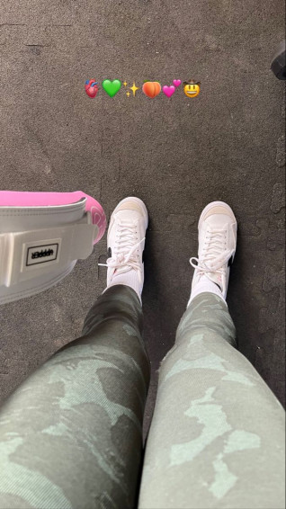 Gym Girl Aesthetic Wallpaper