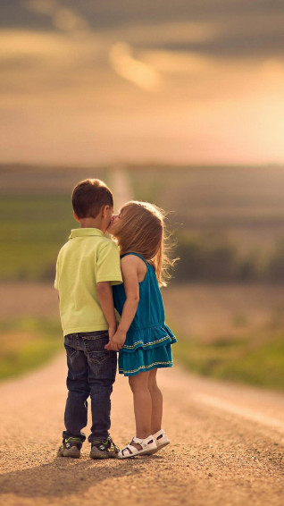 Cute Couple Wallpaper