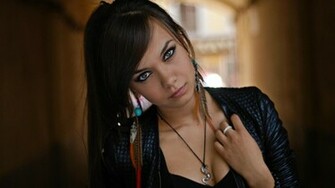 Poli Face Brunette HD Wallpaper FullHDwpp Full