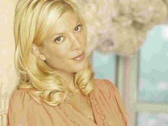 Tori Spelling Wallpaper Celebrities