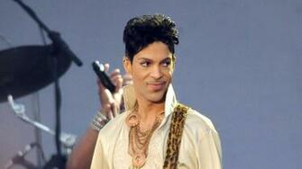 Prince Se Apresenta No Festival Hop Farm Na Inglaterra