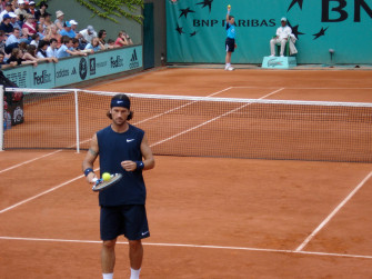 Carlos Moya In Clay Court Wallpaper