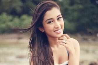 Priyamvada Kant Wallpaper Baltana
