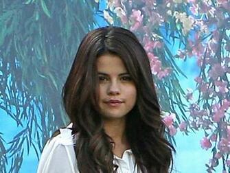 Selena Gomez Wallpaper