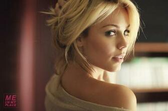 Laura Vandervoort Wallpaper