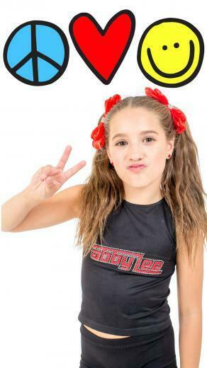 Mackenzie Ziegler App Wallpaper Photoshoot