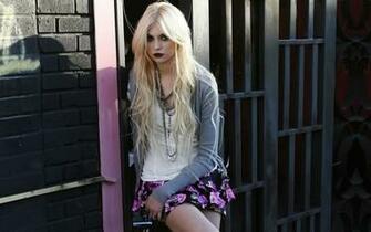 Taylor Momsen Wallpaper