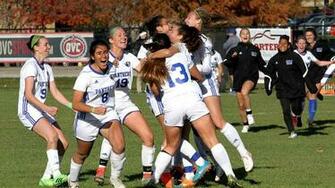 Women S Soccer Advances In Ovc Tournament Eastern Illinois