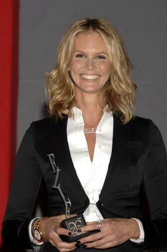 Elle Macpherson High Photo Image