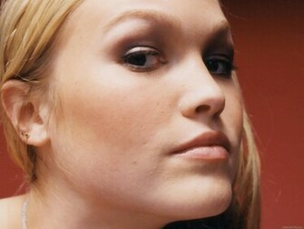 Julia Stiles Wallpaper