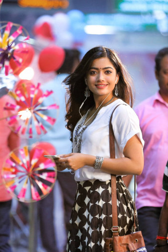 Rashmika Mandanna HD Wallpaper