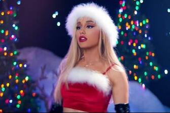 Ariana Grande S Christmas Songs Ranked Teen Vogue