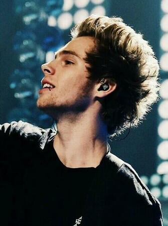 Fav Luke Lockscreen Atm Image By Taraa On Favim