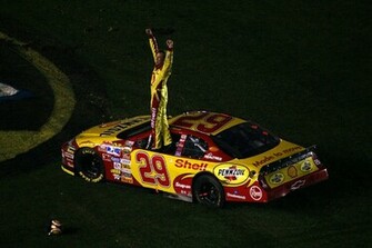Daytona Winner Kevin Harvick Photo Gallery Auto