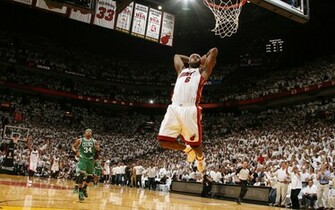 Lebron James Dunk Heat Wallpaper
