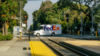 Fedex Van At Railway Crossing 5ntnp0exu8e56k19 Wallpaper