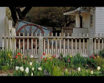 Colonial Williamsburg Multimedia S The