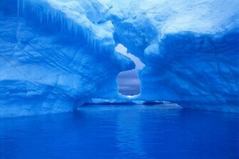 Huge Iceberg Wallpaper