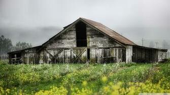 Old Barn Wallpaper