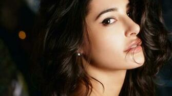 Beautiful Hollywood Actress HD Wallpaper Top