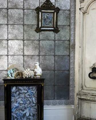 This Cole Son Kings Mirror Wallpaper Is Really Quite Lovely It S