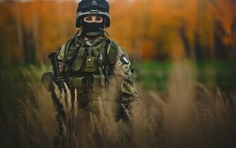 Italian Women Soldiers Grass Gun Military Woman