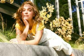 Haley Lu Richardson HD Wallpaper Background Image