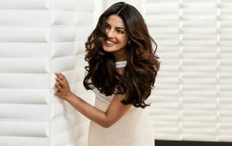 Priyanka Chopra HD Photos Movie Celebrity Actress Wallpaper