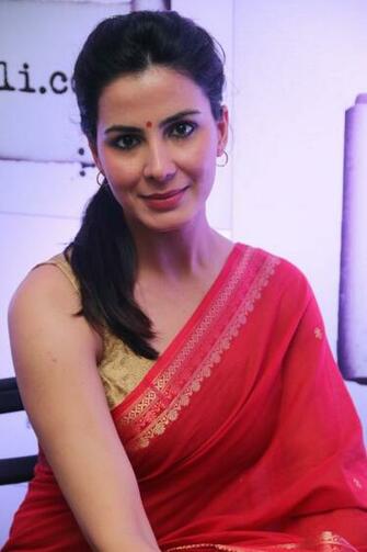 Kirti Kulhari HD Wallpaper