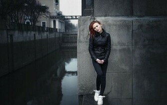 Fashionista Girl Redhead White Shoes Jacket Wallpaper