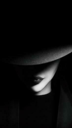Wallpaper Girl Hat Bw Dark Shadows iPhone Se