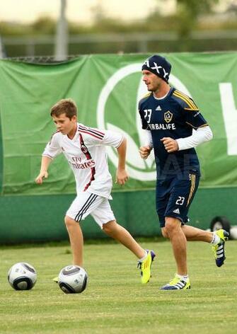 David And Brooklyn Beckham Playing Soccer Pictures Popsugar