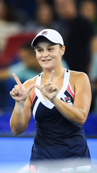 Ashleigh Barty Making W Sign Wallpaper