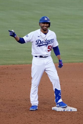 Mookie Betts Exits Dodgers Game Mlb Trade Rumors