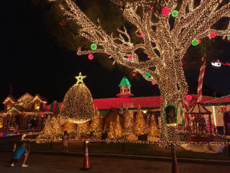 Eat Your Heart Out Clark Griswold Big Beautiful Christmas Light