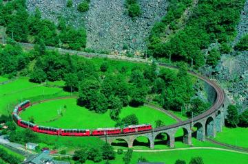 Bernina Express Tourist Attraction In Switzerland Wallpaper HD