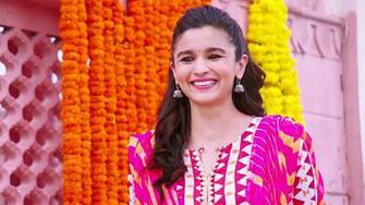 Alia Bhatt Badrinath Ki Dulhania HD Background Wallpaper