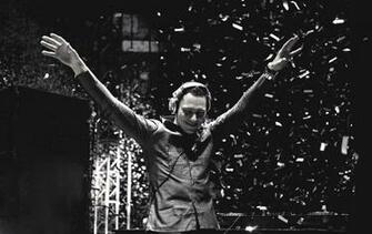 Watch Tiesto Debut Unreleased Collab With Sevenn Boom