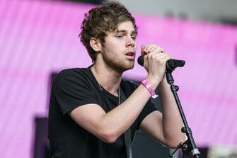 Luke Hemmings Wallpaper Imgkid The Image Kid