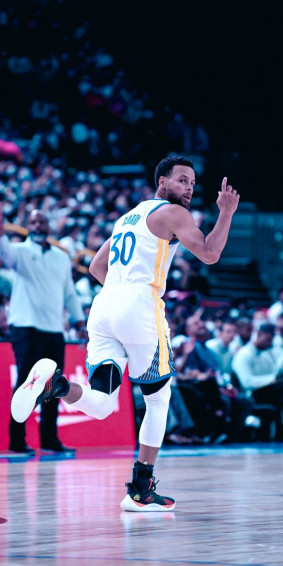Stephen Curry Aesthetic Wallpaper In Nba