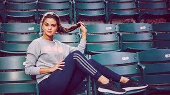 HD Wallpaper Selena Gomez Sportswear Ponytail