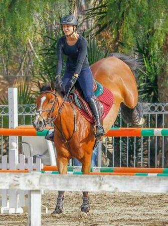 Kaley Cuoco Horse Riding In Los Angeles Barnorama