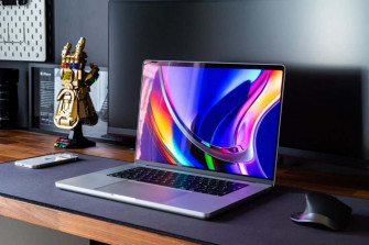 Neatly Arranged Peripheral Devices Wallpaper