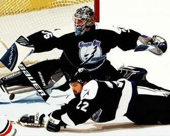 Flyers Vs Lightning Sports Wallpaper Image Featuring Ice Hockey