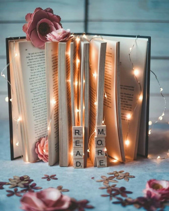 Aesthetic Book Desktop Wallpaper 4k HD