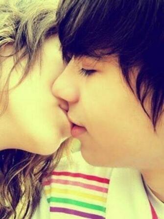 Cute Kissing Wallpaper Best Games