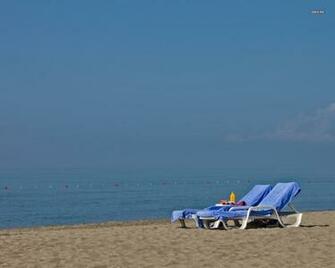 Pin Beach Chair Desktop Wallpaper And Stock Photos On